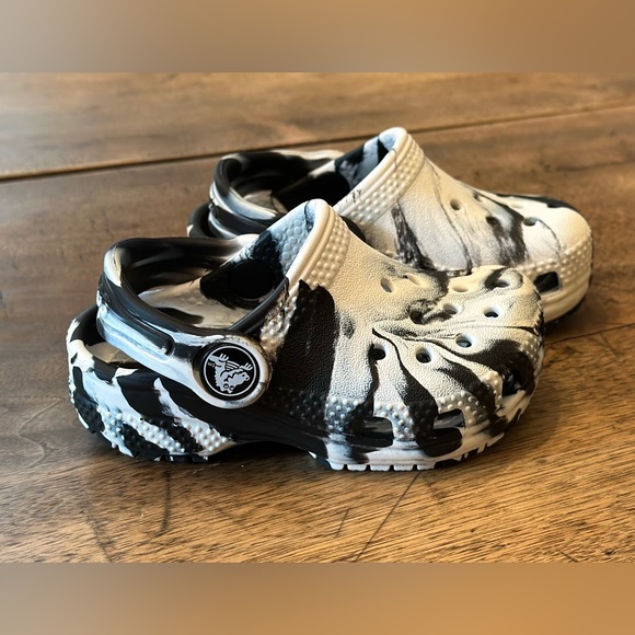 CROCS Other - EUC Toddler Crocs Black & White Marble Size 4C.